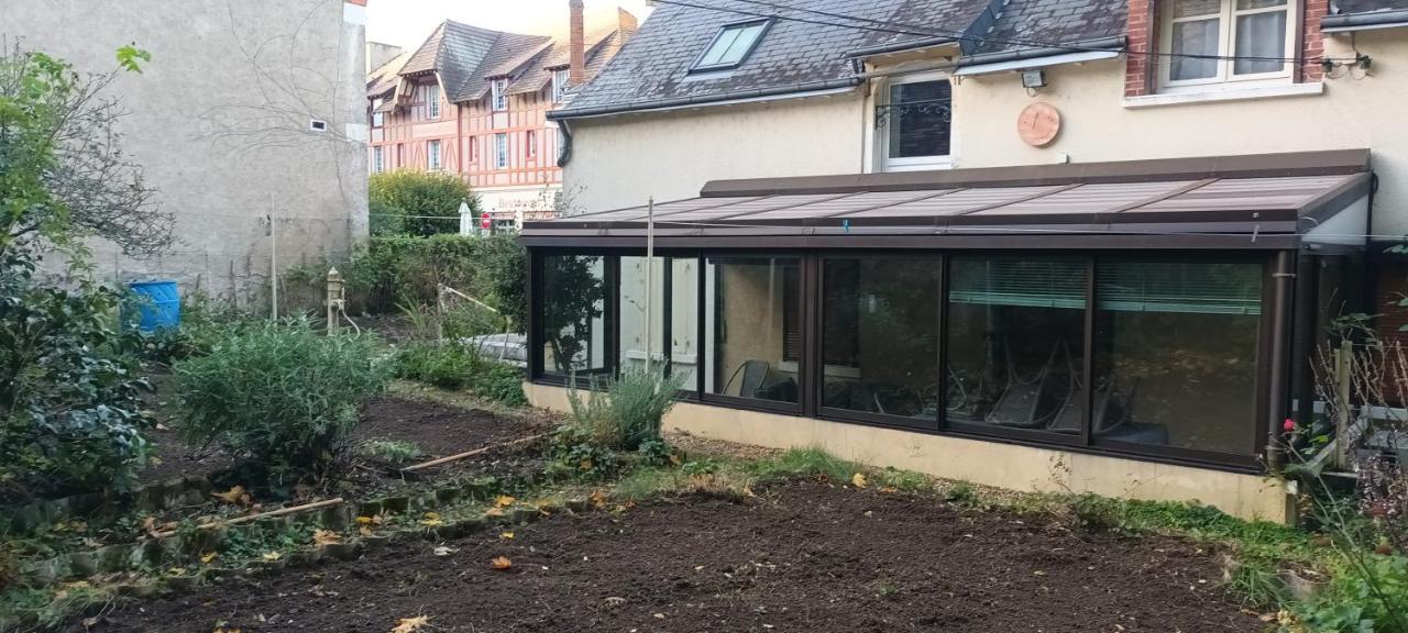 Le Gite Au Pied Du Chateau De Chaumont Exterior photo